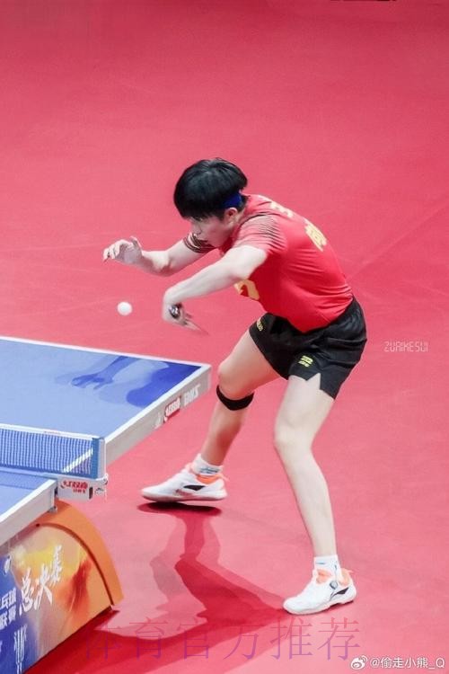 李苑鑫更新社媒分享训练中的趣味日常:拿球就进 李苑鑫更新社媒分享训练中的趣味日常:拿球就进